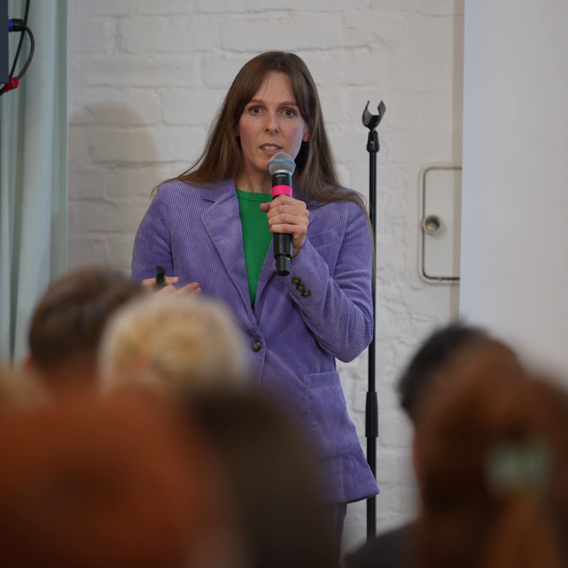 Isabel Müller beim Rural Science Slam in Berlin