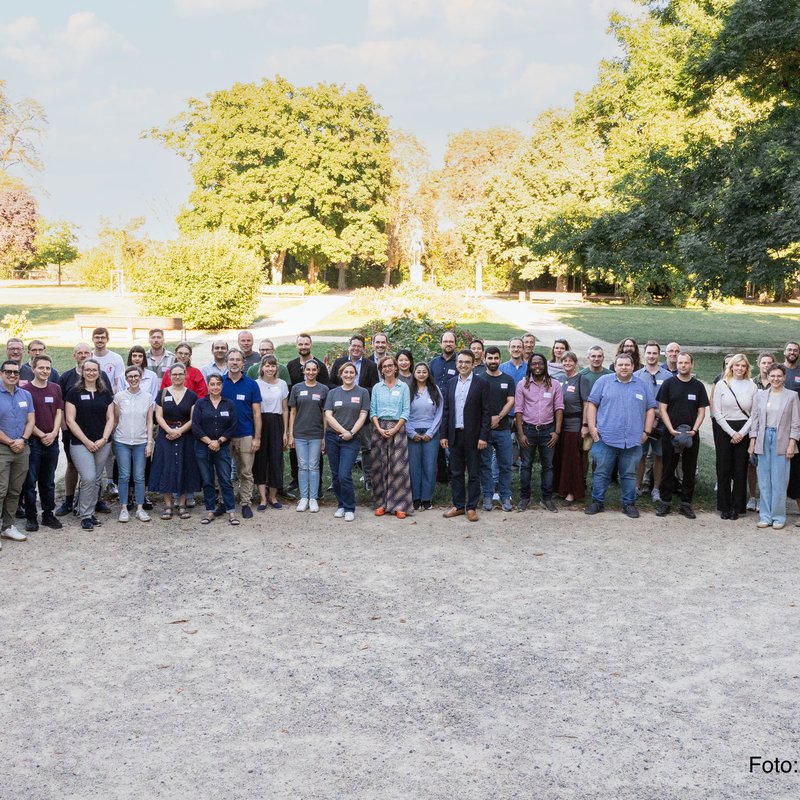Gruppenbild aller JTC Mitarbeiterinnen und Mitarbeiter
